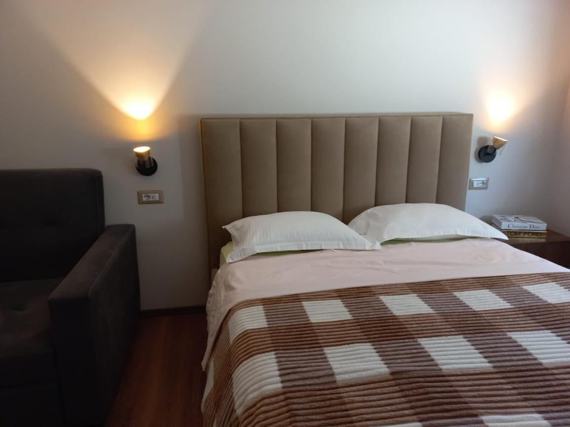 Penthouse Rooms & Aparts Tirana Exterior foto